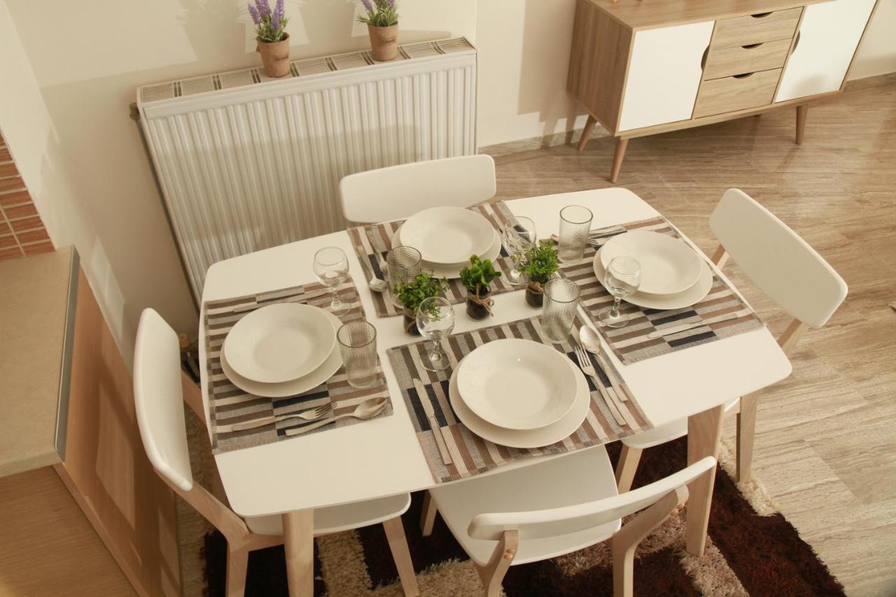 Petra Thea Apartments 4 Каламата Екстериор снимка